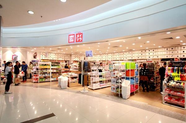 名創(chuàng)優(yōu)品：靠10元一件的爆品，年營收120億，4年連開2600家店，全憑這三個秘訣！